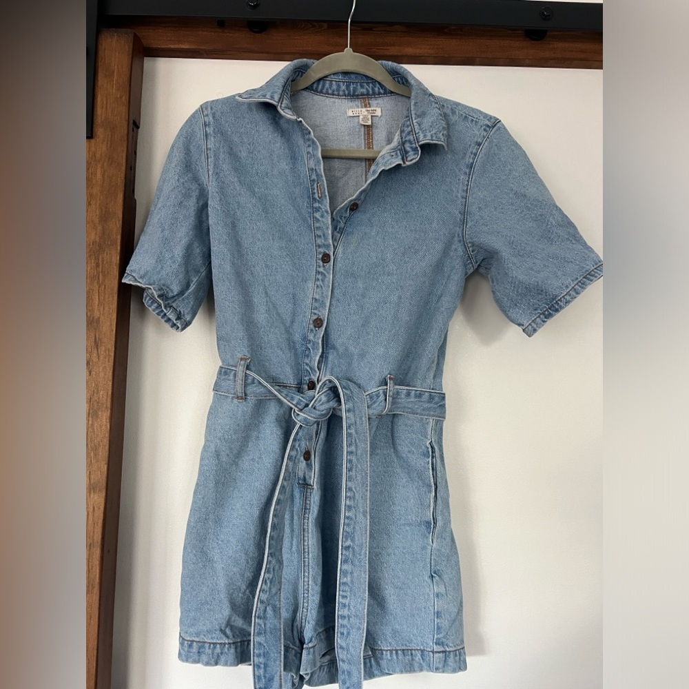 Size Small, Billabong x Salty Blonde Jean Romper with tie